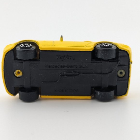 Maisto Mercedes Benz-SLK diecast Yellow - Picture 5 of 5